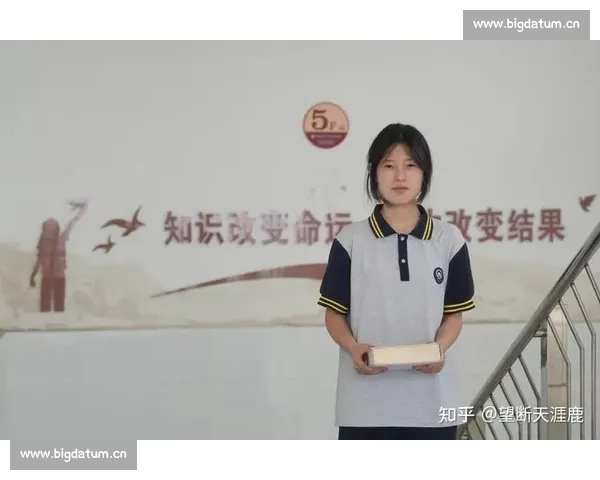 姜萍：从幕后到台前的奋斗故事与不屈精神的传奇之路